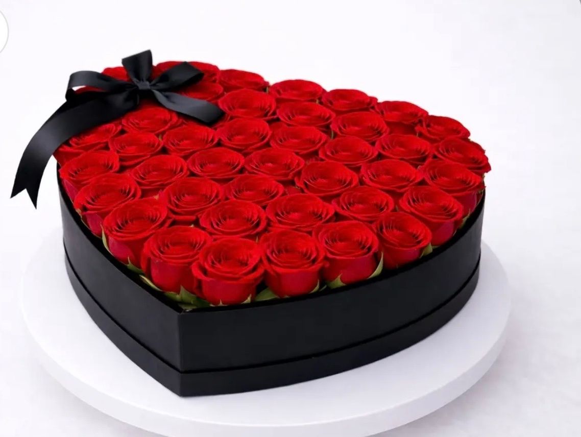 Heart Box - 100 Red Roses