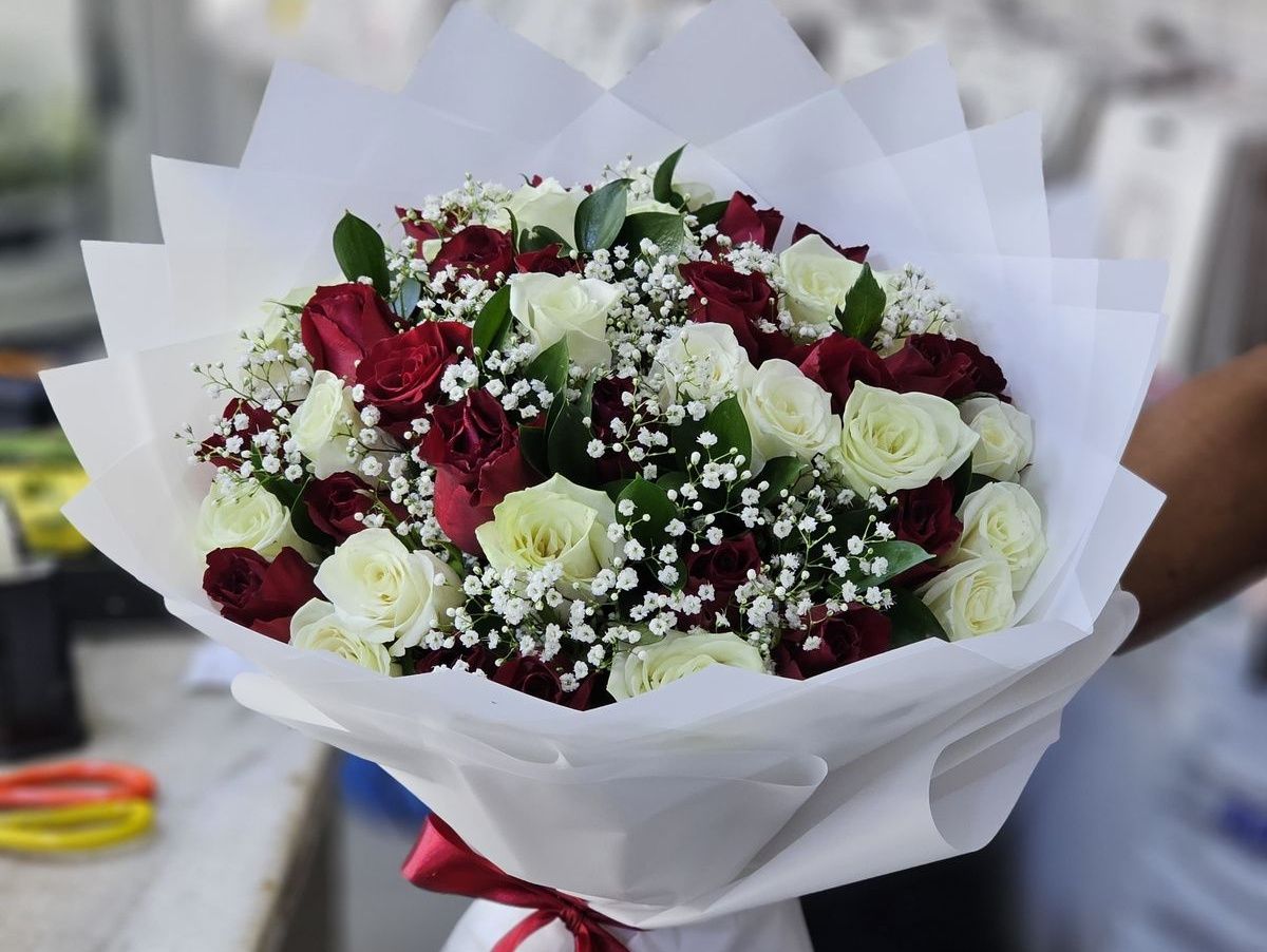Red And White Harmony 40 Roses Bouquet